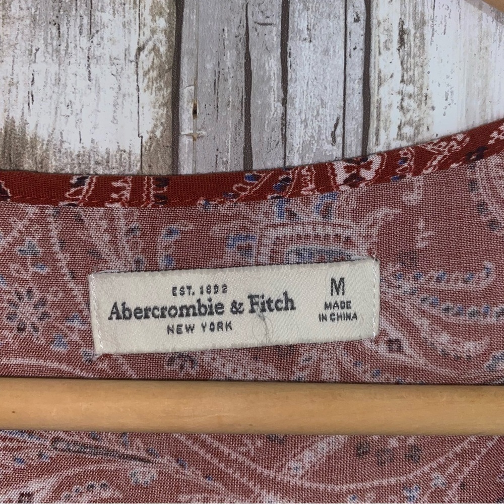 Abercrombie & Fitch Red Bandana Print Blouse Boho Paisley Tassel Tie Top Medium - Picture 5 of 5